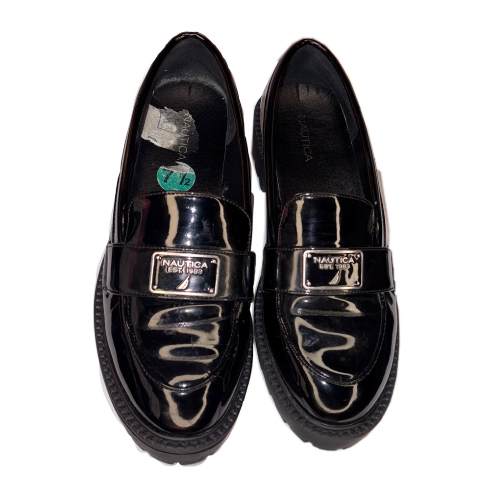 Nautica womens Black patent Loafers size 7.5 in great preowned condition - Picture 2 of 6